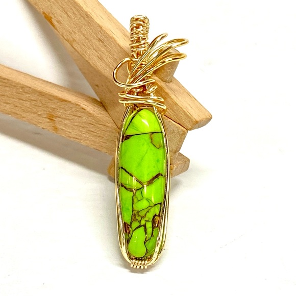 HANDCRAFTED Maverick Composite Cabochon Hand Wrapped Gold Plate Pendant Jewelry - Picture 4 of 10